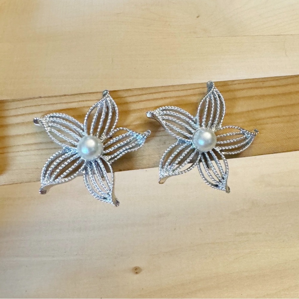 Sarah Coventry Clip On Earrings 1960s Silver Tone Starfish Central Faux Pearl